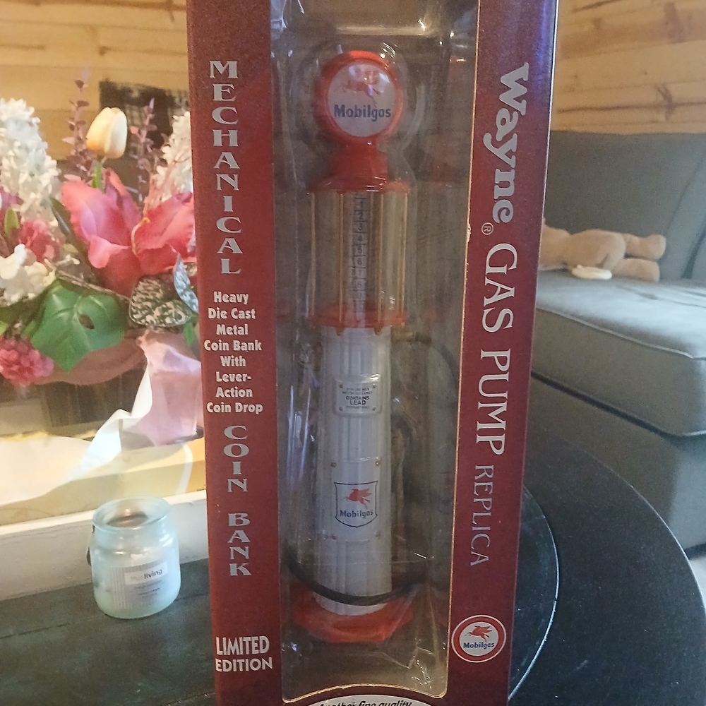 Wayne Mobil Gas Pump Replica Coin Bank